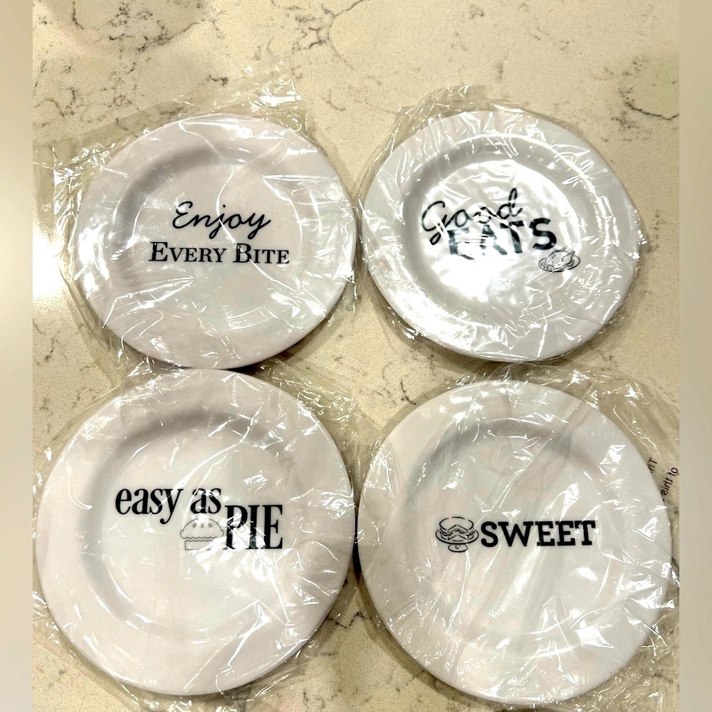 Set of 8 - 6” plastic dessert plates. - Picture 3 of 5